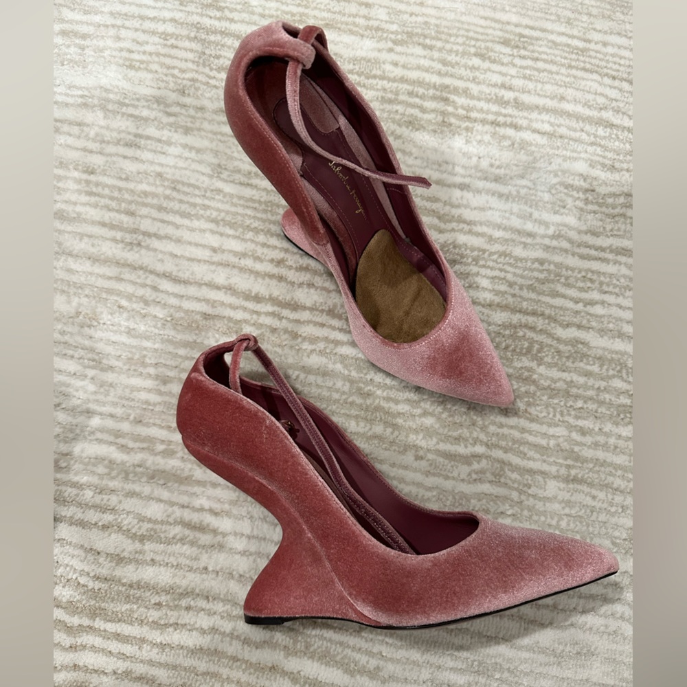 Salvatore Ferragamo Pink arch Heels - Picture 2 of 4